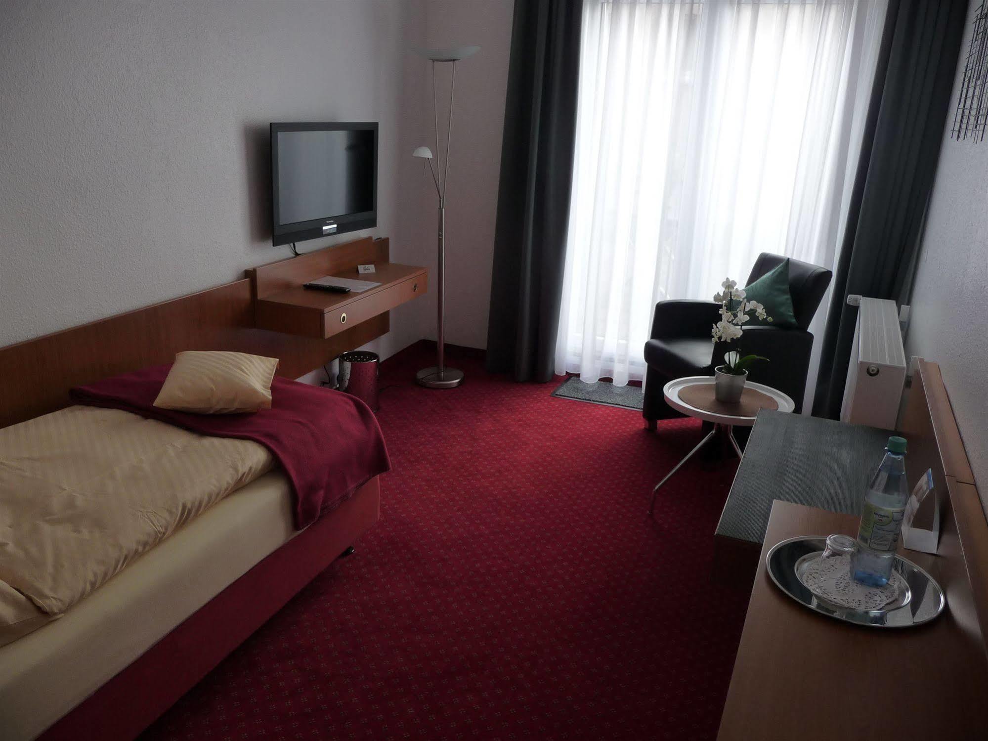 Hotel Sechzehn Leverkusen Eksteriør bilde