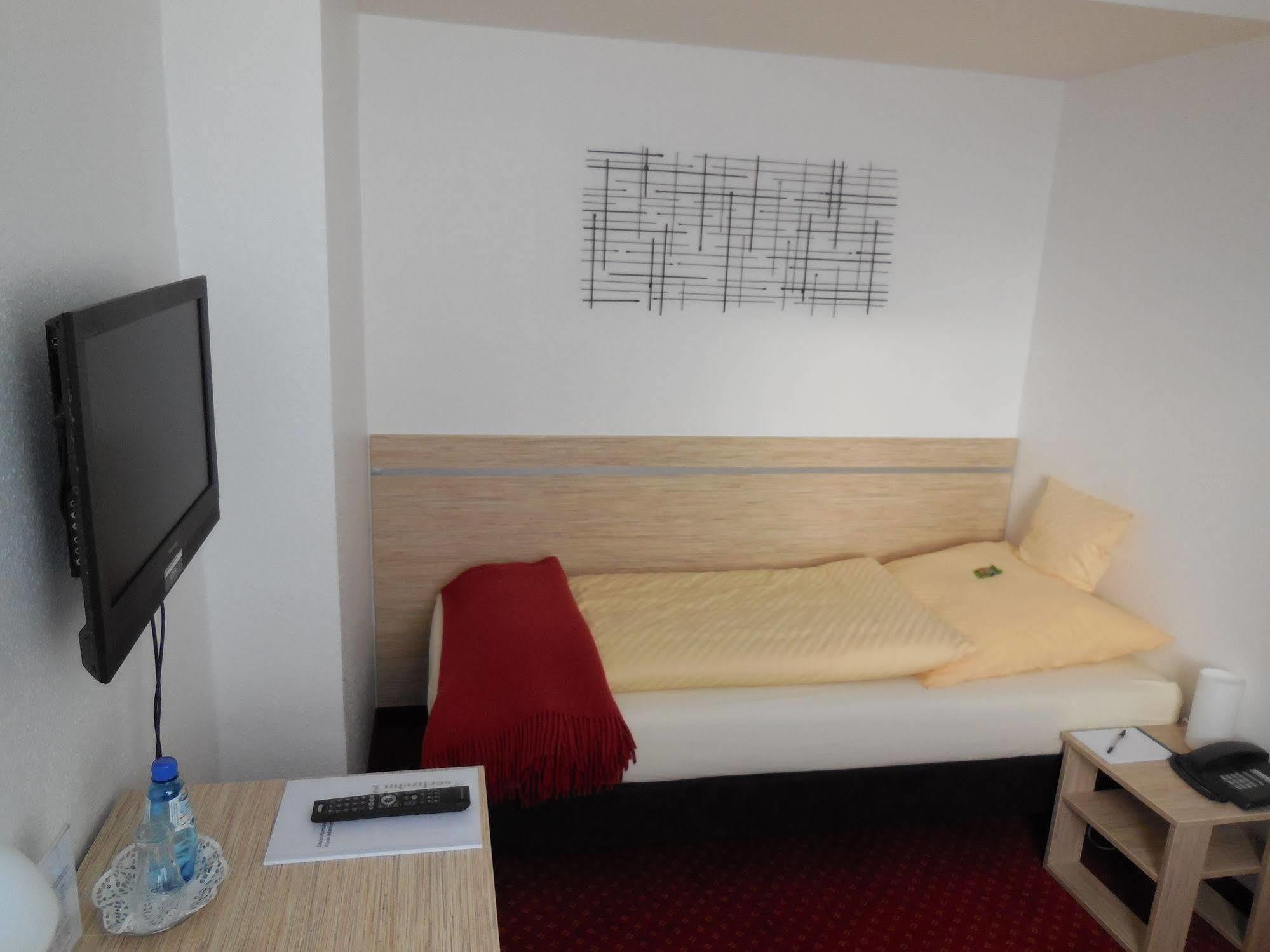 Hotel Sechzehn Leverkusen Eksteriør bilde