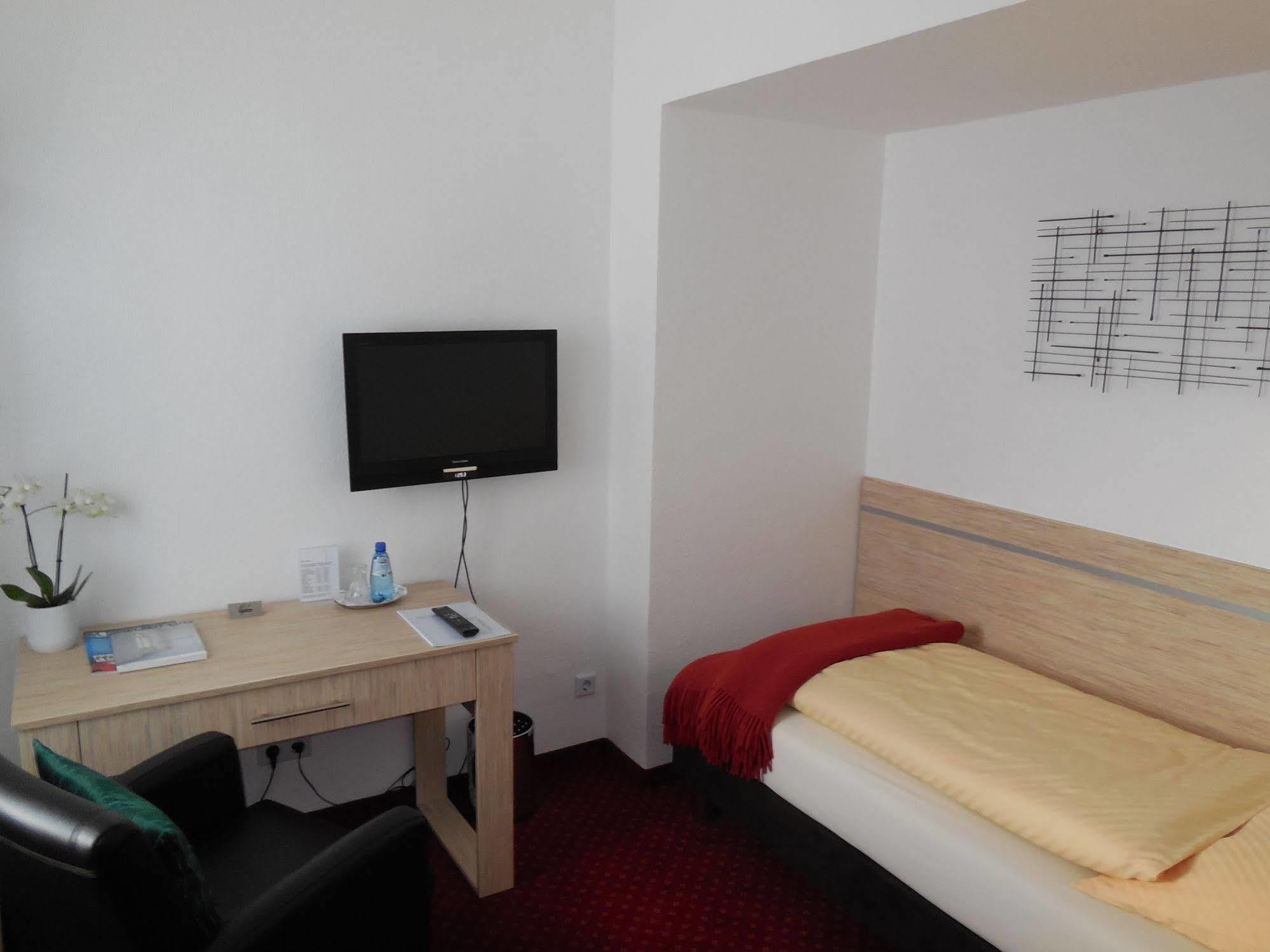 Hotel Sechzehn Leverkusen Eksteriør bilde