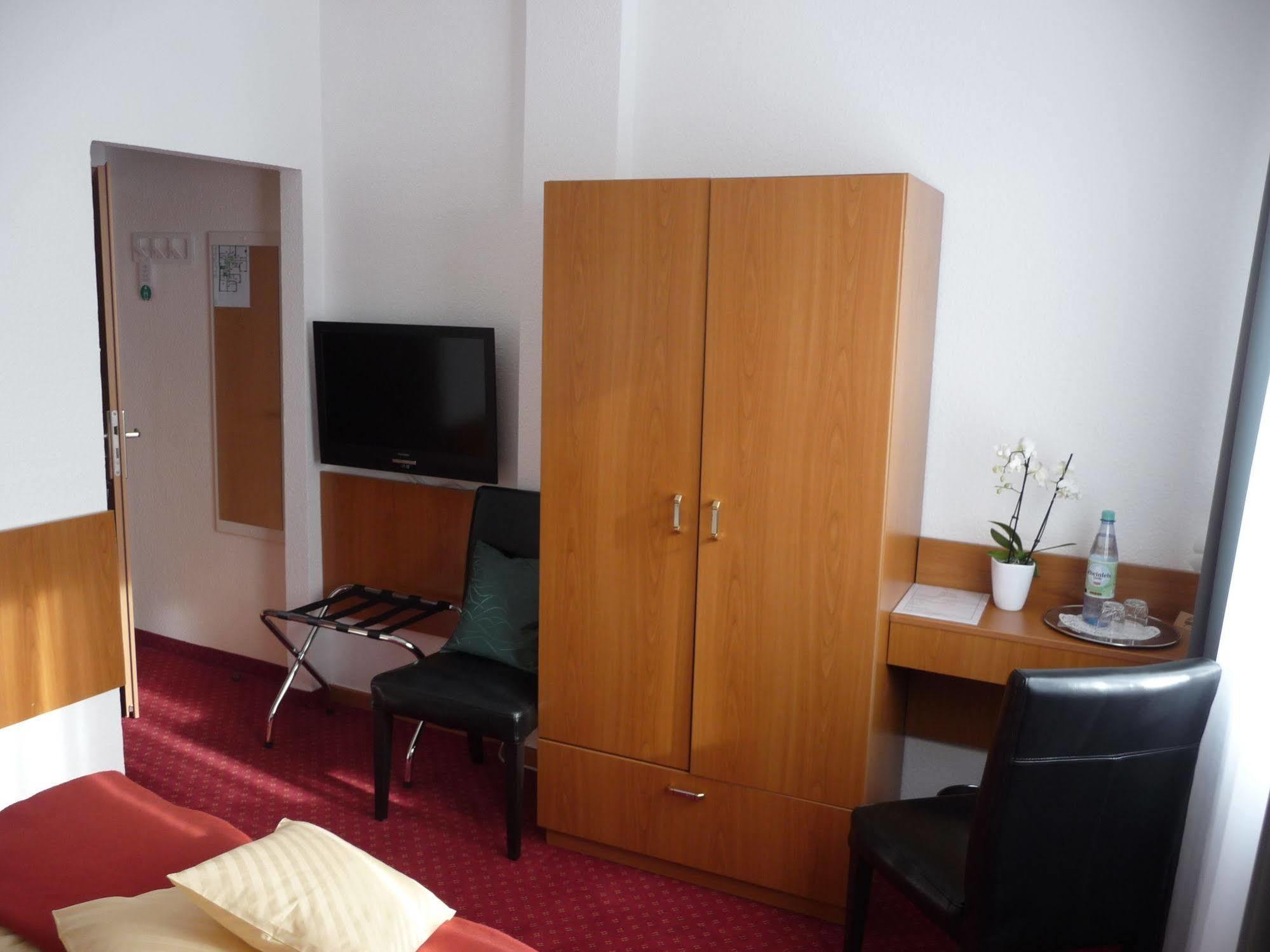 Hotel Sechzehn Leverkusen Eksteriør bilde