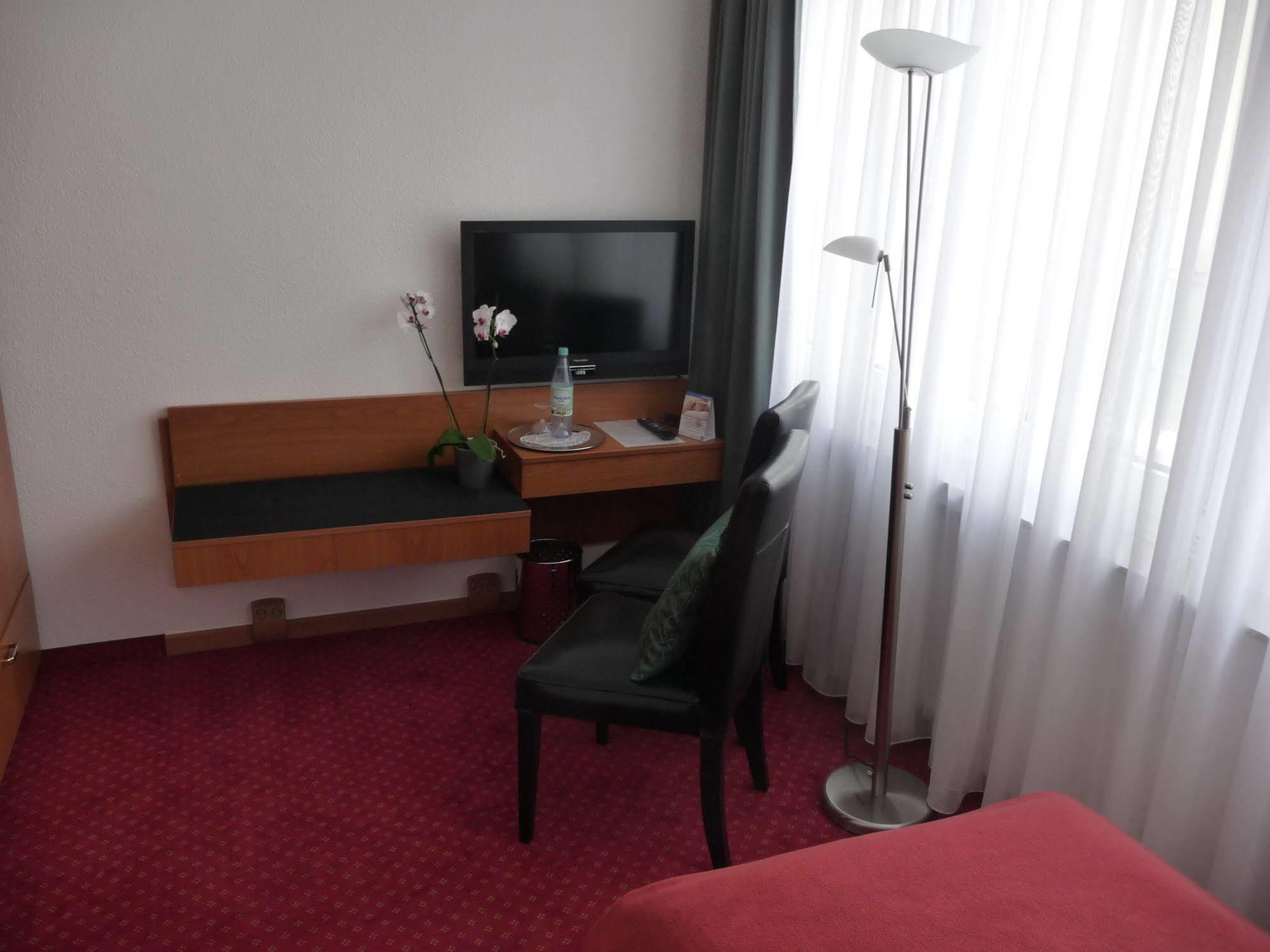 Hotel Sechzehn Leverkusen Eksteriør bilde
