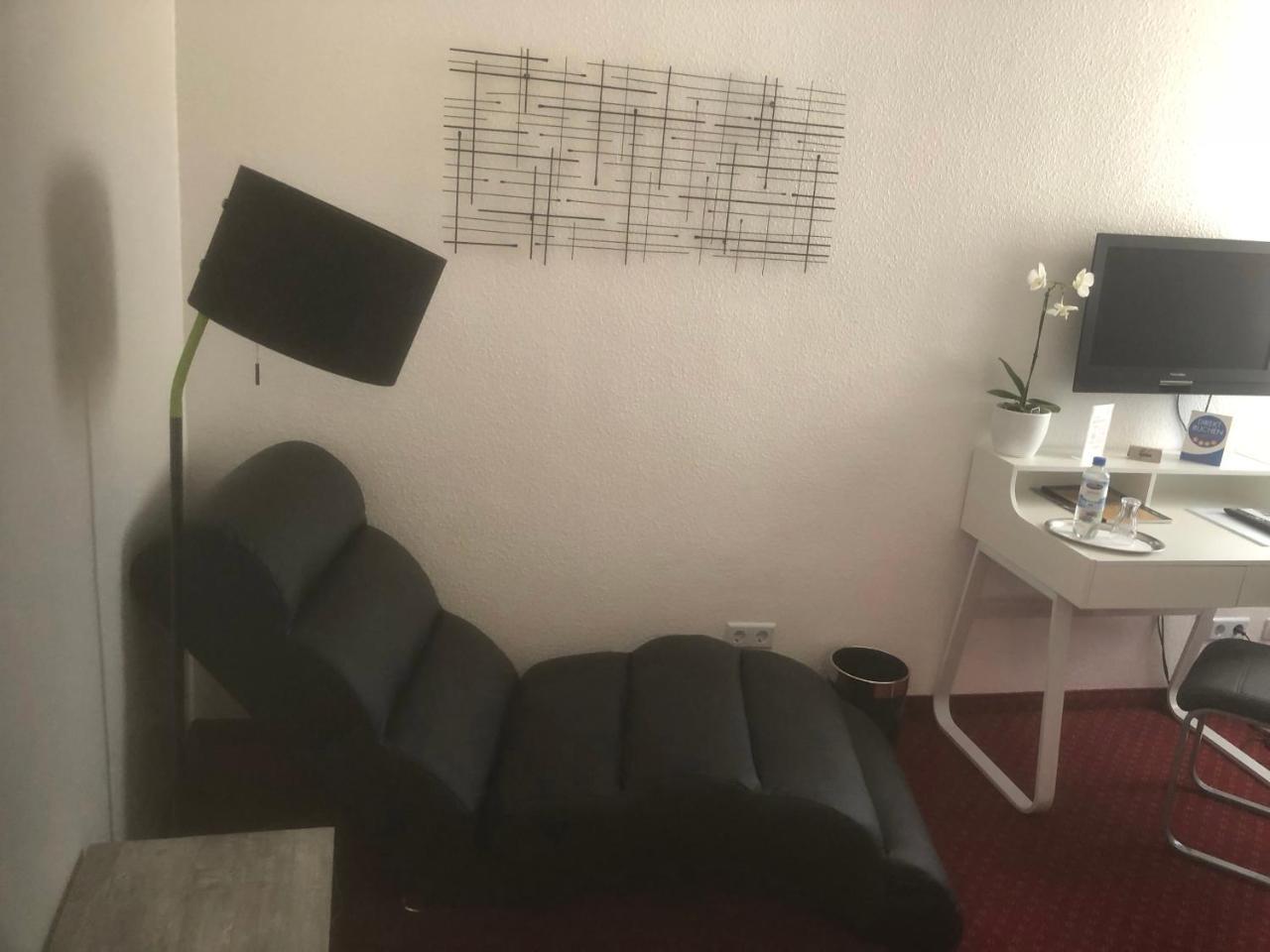 Hotel Sechzehn Leverkusen Eksteriør bilde