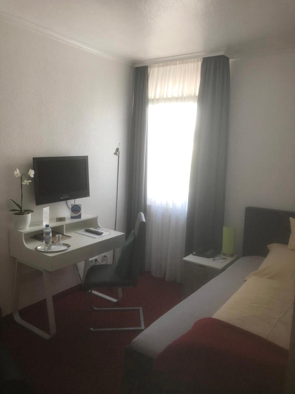 Hotel Sechzehn Leverkusen Eksteriør bilde